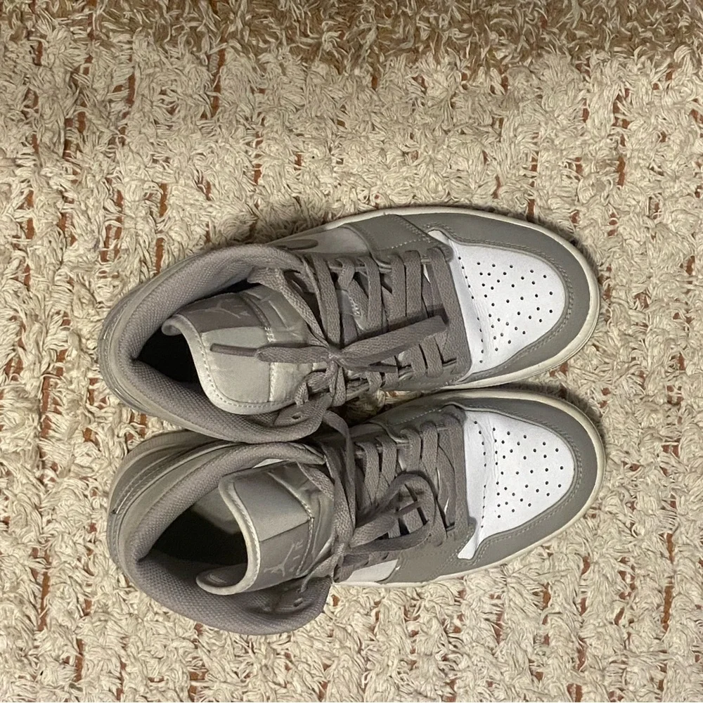 Air Jordan 1 Mid 'Linen' - size US M 7.5 / W 9